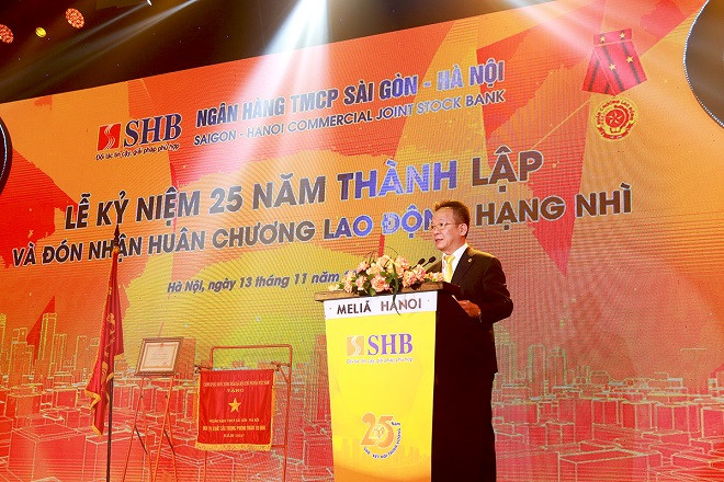 Chủ tịch HĐQT SHB Đỗ Quang Hiển khẳng định: SHB quyết tâm phấn đấu đạt được các mục tiêu cao hơn trên tất cả các hoạt động ngân hàng, tiếp tục phát triển an toàn bền vững, hiện đại, tiên tiến, đạt chuẩn quốc tế, góp phần vào sự thịnh vượng của đất nước và người dân Chủ tịch HĐQT SHB Đỗ Quang Hiển khẳng định: SHB quyết tâm phấn đấu đạt được các mục tiêu cao hơn trên tất cả các hoạt động ngân hàng, tiếp tục phát triển an toàn bền vững, hiện đại, tiên tiến, đạt chuẩn quốc tế, góp phần vào sự thịnh vượng của đất nước và người dân