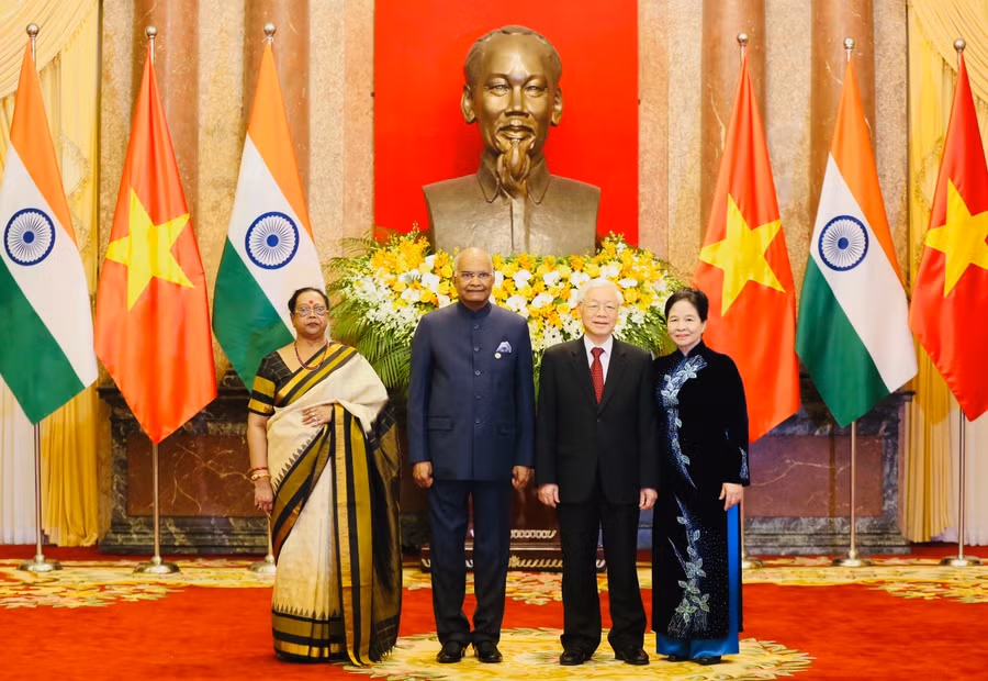 Lễ đón chính thức Tổng thống Ấn Độ Ram Nath Kovind và Phu nhân được tổ chức trọng thể tại Phủ Chủ tịch theo nghi thức cao nhất dành cho nguyên thủ quốc gia. Tổng Bí thư, Chủ tịch nước Nguyễn Phú Trọng và Phu nhân chủ trì lễ đón. Ảnh: VGP/Nhật Bắc