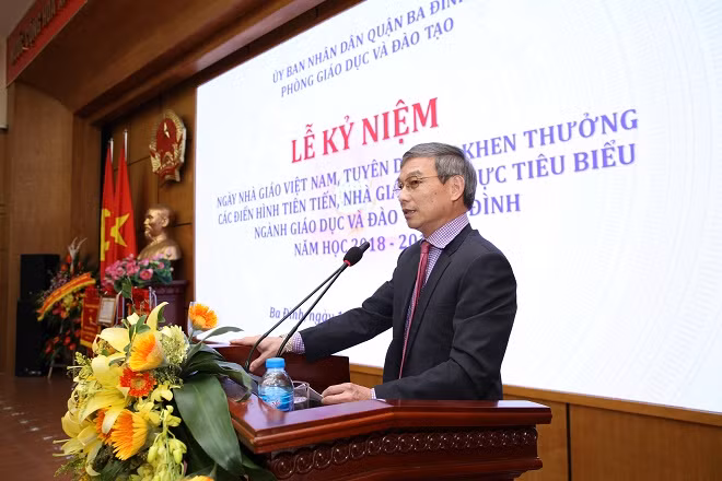 Phó Chủ tịch Ủy ban Nhân dân Quận Ba Đình Nguyễn Quang Trung thay mặt lãnh đạo quận gửi lời chúc tốt đẹp đến các thầy, cô giáo nhân ngày Nhà giáo Việt Nam 20 – 11 Phó Chủ tịch Ủy ban Nhân dân Quận Ba Đình Nguyễn Quang Trung thay mặt lãnh đạo quận gửi lời chúc tốt đẹp đến các thầy, cô giáo nhân ngày Nhà giáo Việt Nam 20 – 11