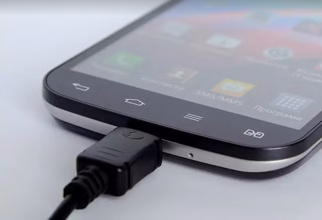 Sử dụng điện thoại thế nào cho đúng cách để phòng ngừa cháy nổ? ảnh 3