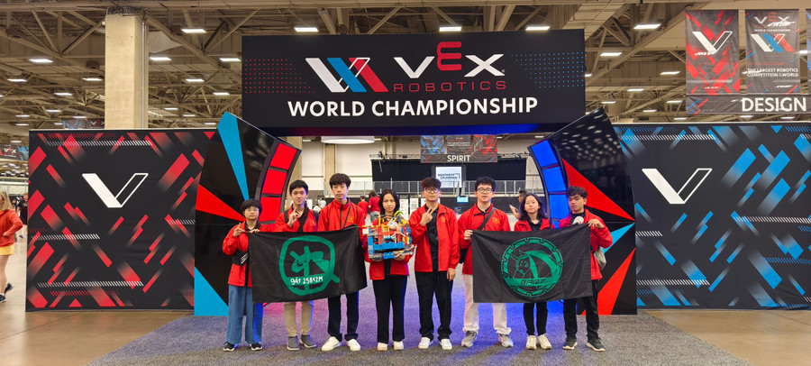 Đội GreenAms đến từ Trường THPT chuyên Hà Nội-Amsterdam đạt giải Cảm hứng (Inspire Award).