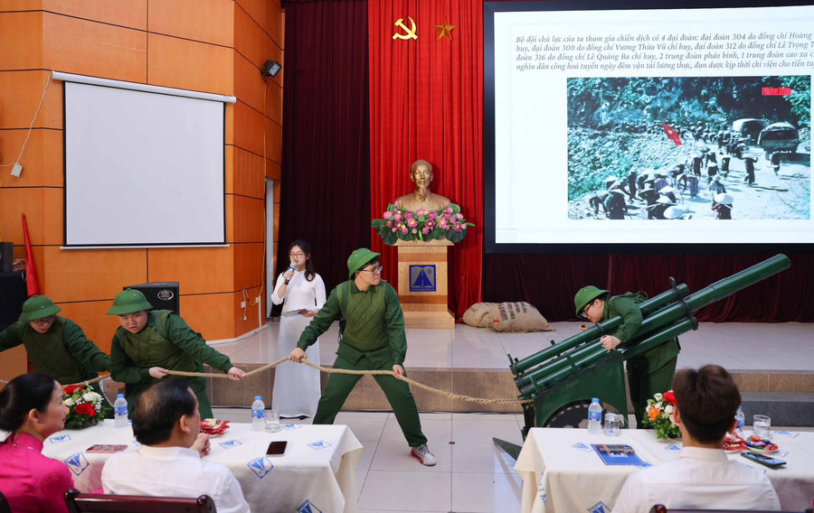 Học sinh tái hiện không gian của chiến dịch Điện Biên Phủ.