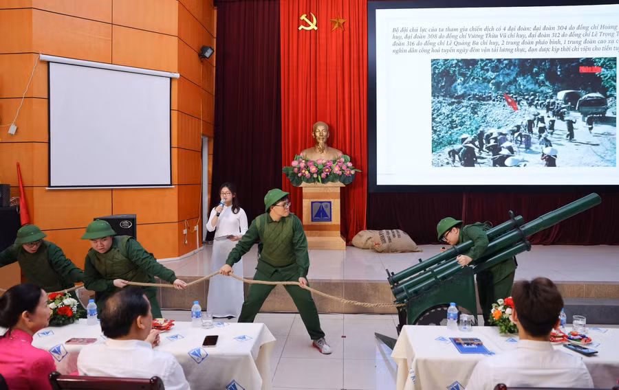 Học sinh tái hiện không gian của chiến dịch Điện Biên Phủ.