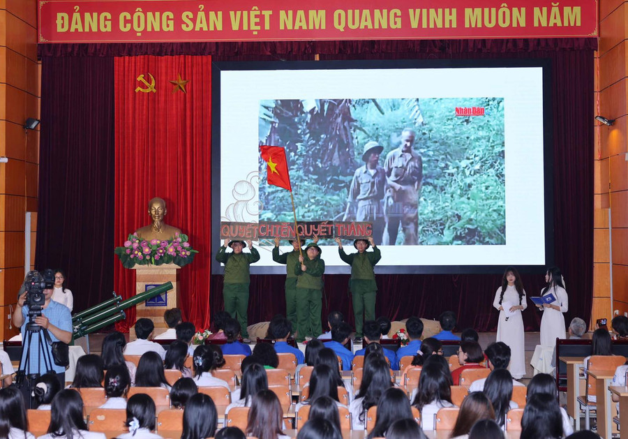 Sân khấu hóa lịch sử Chiến thắng Điện Biên Phủ 7/5/1954