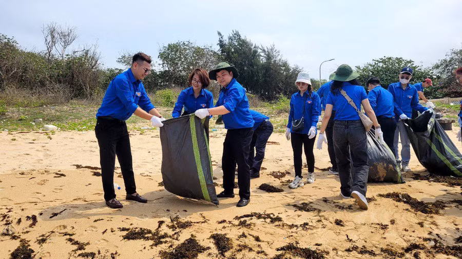 Hành trình Tuổi trẻ vì biển đảo quê hương gắn với ra quân Chiến dịch Thanh niên tình nguyện hè 2024.