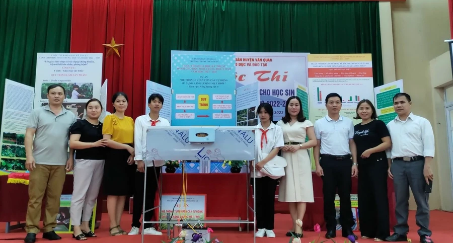 Nhà trường chú trọng hướng dẫn học sinh nghiên cứu khoa học kỹ thuật, sáng tạo thanh thiếu niên.