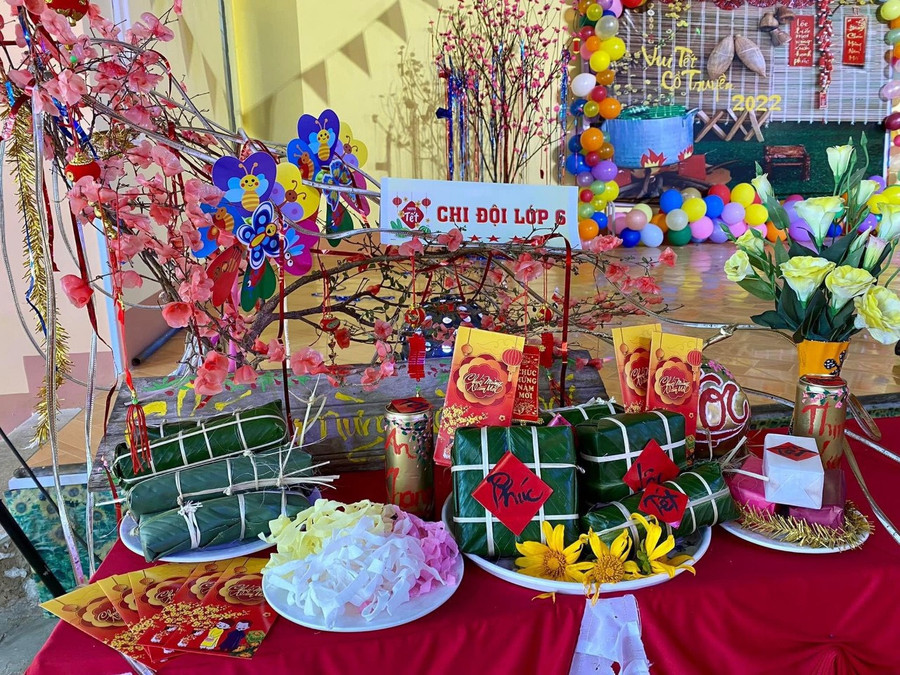 Bánh chưng, bánh tét, mứt do học sinh khối 6 Trường PTDTNT THCS &amp;THPT Đăk G’Long (huyện Đăk G’Long, tỉnh Đắk Nông) làm trong hội thi ẩm thực truyền thống do nhà trường tổ chức.