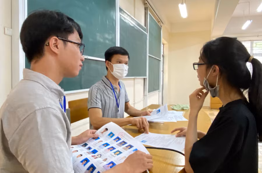 Thí sinh tham dự kỳ thi đánh giá tư duy năm 2022. Ảnh Ngô Chuyên.