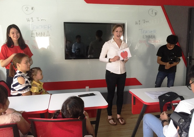 Một buổi giúp trẻ làm quen với tiếng Anh tại Apax Leaders Nguyễn Thị Thập Một buổi giúp trẻ làm quen với tiếng Anh tại Apax Leaders Nguyễn Thị Thập