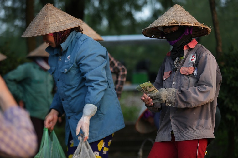 Thành quả sau một ngày vất vả đào cát, săn vàng.
