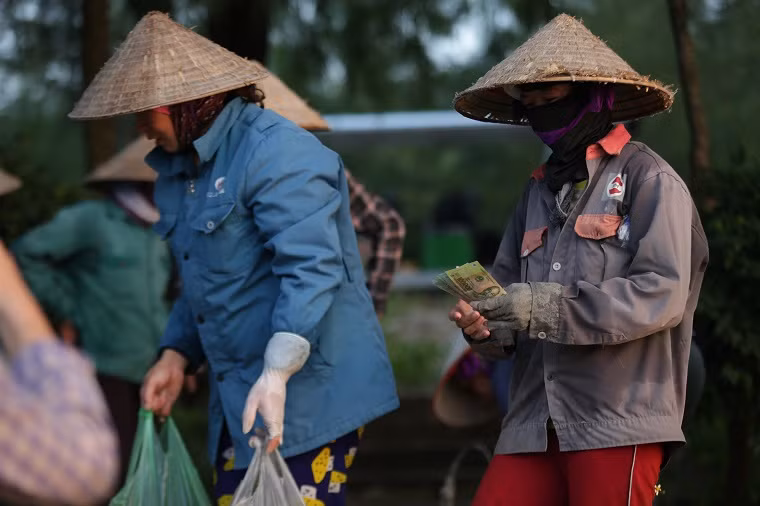 Thành quả sau một ngày vất vả đào cát, săn vàng.