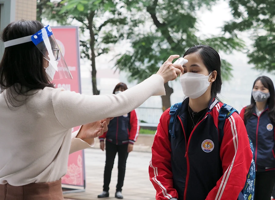 Diễn tập công tác đón học sinh tiểu học tại trường Tiểu học Kim Đồng.