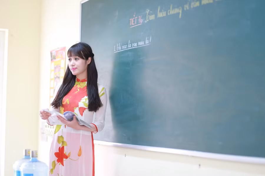 Cô giáo Nguyễn Lan Phương từng trúng tuyển khi thi tuyển làm Biên tập viên thời tiết cho VTV1- Đài truyền hình Việt Nam.