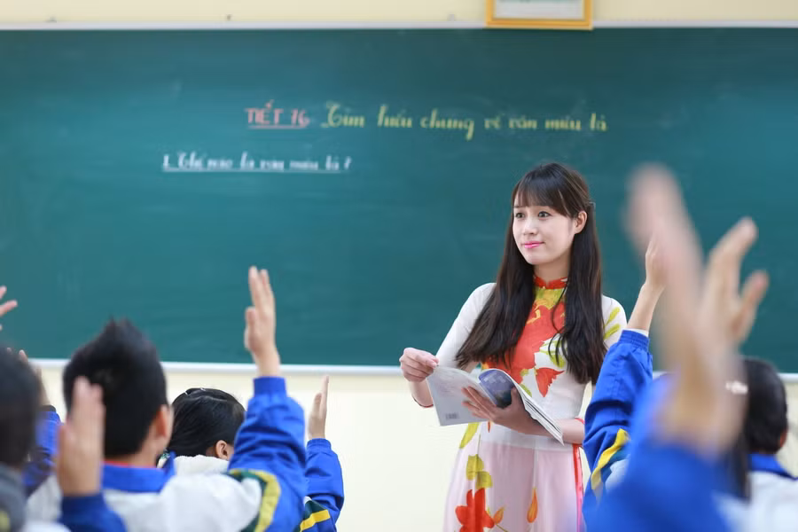 Cô Nguyễn Lan Phương - Phó Hiệu trưởng Trường THCS Minh Khai trong một tiết dạy (Ảnh TL.)