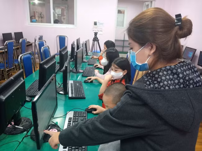 Hướng dẫn học sinh truy cập vào phần mềm dữ liệu vio.edu.vn và làm bài tập trên hệ thống.