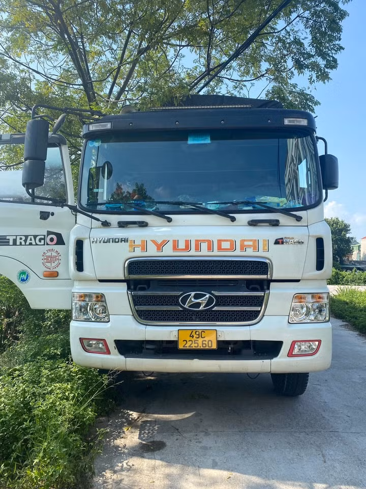 Hình ảnh chiếc xe ô tô có dấu hiệu sử dụng mã QR code nhận diện phương tiện luồng xanh giả.