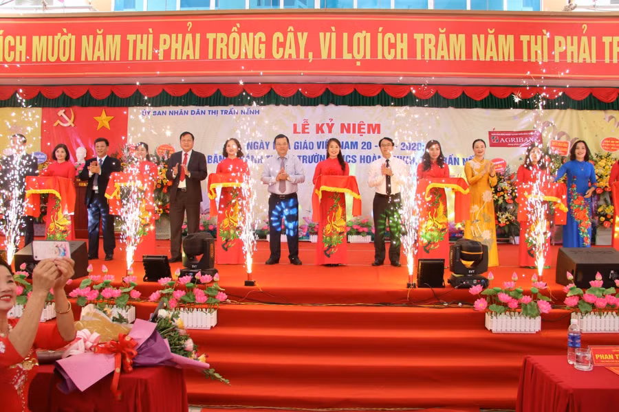 Ông Phan Thế Tuấn- Phó chủ tịch UBND tỉnh Bắc Giang dự Lễ cắt băng khánh thành trường THCS Hoàng Ninh và công nhận trường đạt chuẩn quốc gia mức độ 2 năm học 2020-2021.