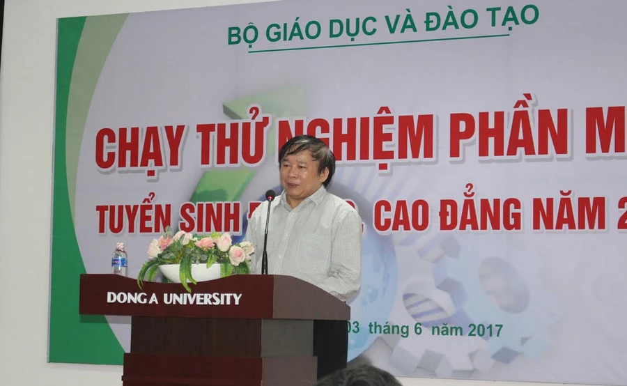 Thứ trưởng Bùi Văn Ga phát biểu khai mạc tập huấn chạy thử phần mềm tuyển sinh các trường khu vực phía Nam. 