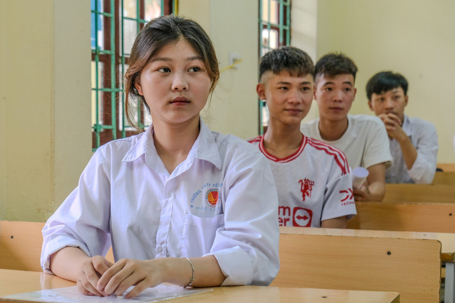 Thí sinh tại điểm thi trường THPT Yên Dũng số 1. Thí sinh tại điểm thi trường THPT Yên Dũng số 1.