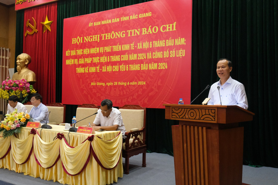 Ông Mai Sơn, Phó Chủ tịch Thường trực UBND tỉnh Bắc Giang phát biểu tại hội nghị. Ông Mai Sơn, Phó Chủ tịch Thường trực UBND tỉnh Bắc Giang phát biểu tại hội nghị.