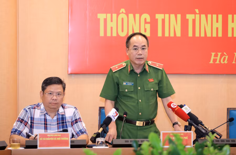 Thiếu tướng Nguyễn Thanh Tùng, Phó Giám đốc Công an TP. Hà Nội trả lời báo chí. 