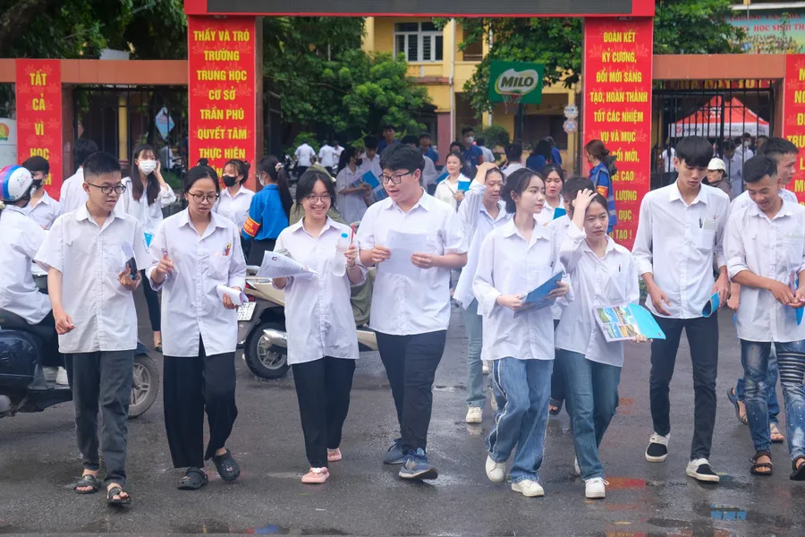 Thí sinh Bắc Giang hoàn thành bài thi ngày 28/6.