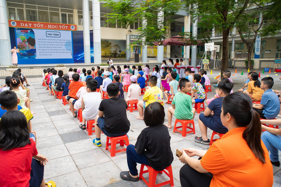 ThS. Đặng Thị Hải chia sẻ kỹ năng phòng tránh tai nạn thương tích, đuối nước cho học sinh. ThS. Đặng Thị Hải chia sẻ kỹ năng phòng tránh tai nạn thương tích, đuối nước cho học sinh.
