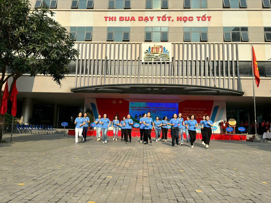 Một góc cơ sở vật chất khang trang hiện đại của trường THCS Mai Dịch (Ảnh TL).