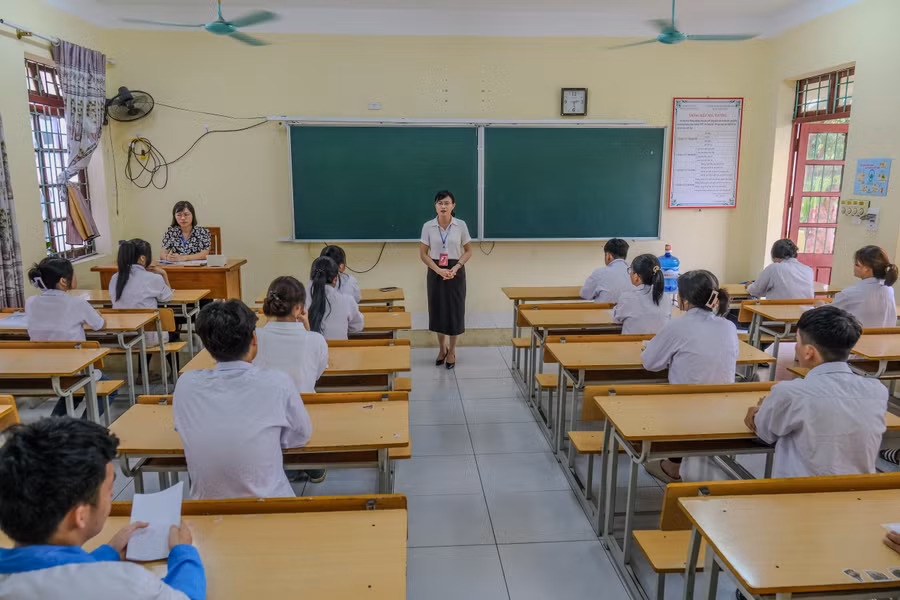 Hình ảnh tại điểm thi trường THPT Yên Dũng số 1.