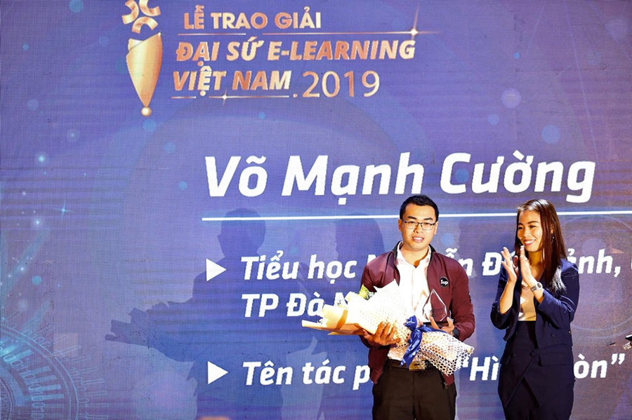 Thầy Võ Mạnh Cường (Trường Tiểu học Nguyễn Đức Cảnh – Đà Nẵng) với tác phẩm tham dự: Hình tròn (Toán học 5). Thầy Võ Mạnh Cường (Trường Tiểu học Nguyễn Đức Cảnh – Đà Nẵng) với tác phẩm tham dự: Hình tròn (Toán học 5).