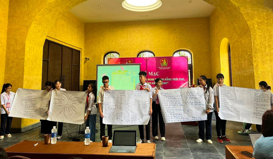 Các nhóm tự tin trình bày về các vấn đề của trẻ em.