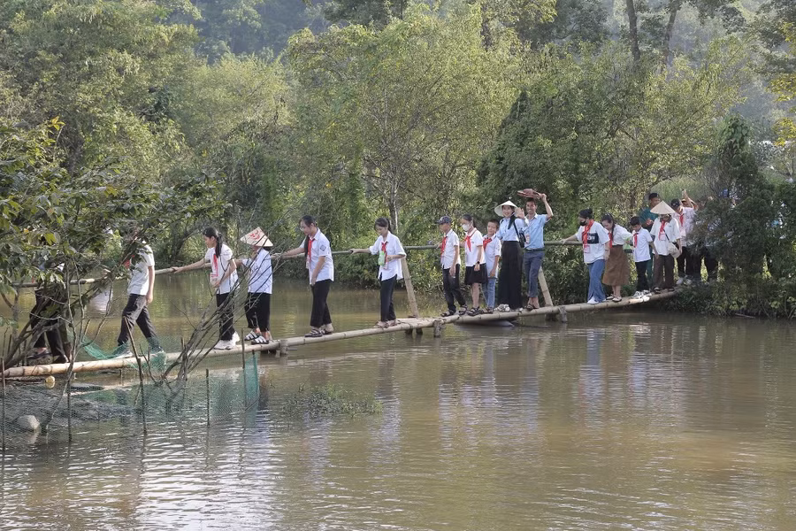 Các em còn được tham gia các hoạt động trải nghiệm gần gũi với thiên nhiên.