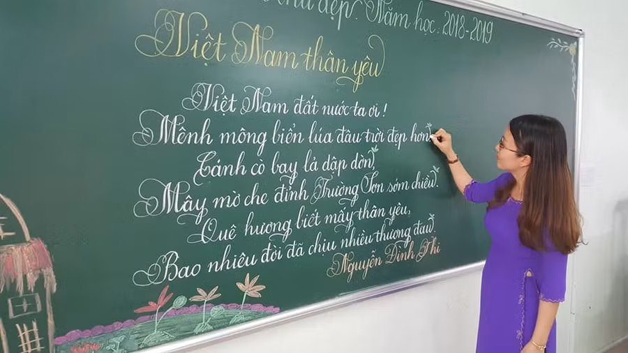 18 cô giáo Quảng Trị viết chữ đẹp như vẽ tranh