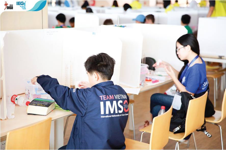 Học sinh Việt Nam làm bài thi tại IMSO 2018 Học sinh Việt Nam làm bài thi tại IMSO 2018