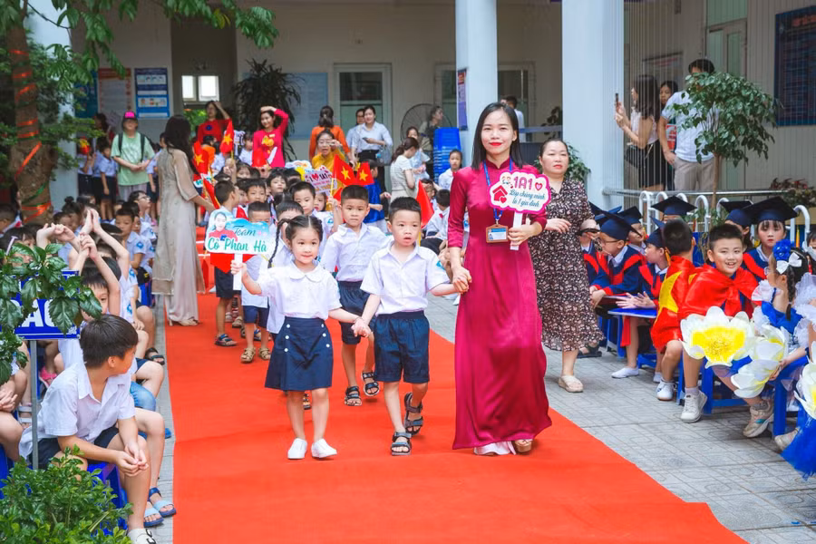 Học sinh lớp 1 tại Hà Nội tựu trường vào ngày 21/8