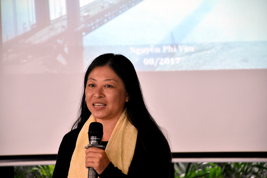 Chuyên gia nhượng quyền thương hiệu quốc tế Nguyễn Phi Vân cho rằng, theo quy trình thì phải xác định thị trường trước, sau đó mới tính đến việc tạo ra sản phẩm, còn ở VN thì ngược lại là tạo ra sản phẩm rồi mới lo đi tìm thị trường Chuyên gia nhượng quyền thương hiệu quốc tế Nguyễn Phi Vân cho rằng, theo quy trình thì phải xác định thị trường trước, sau đó mới tính đến việc tạo ra sản phẩm, còn ở VN thì ngược lại là tạo ra sản phẩm rồi mới lo đi tìm thị trường