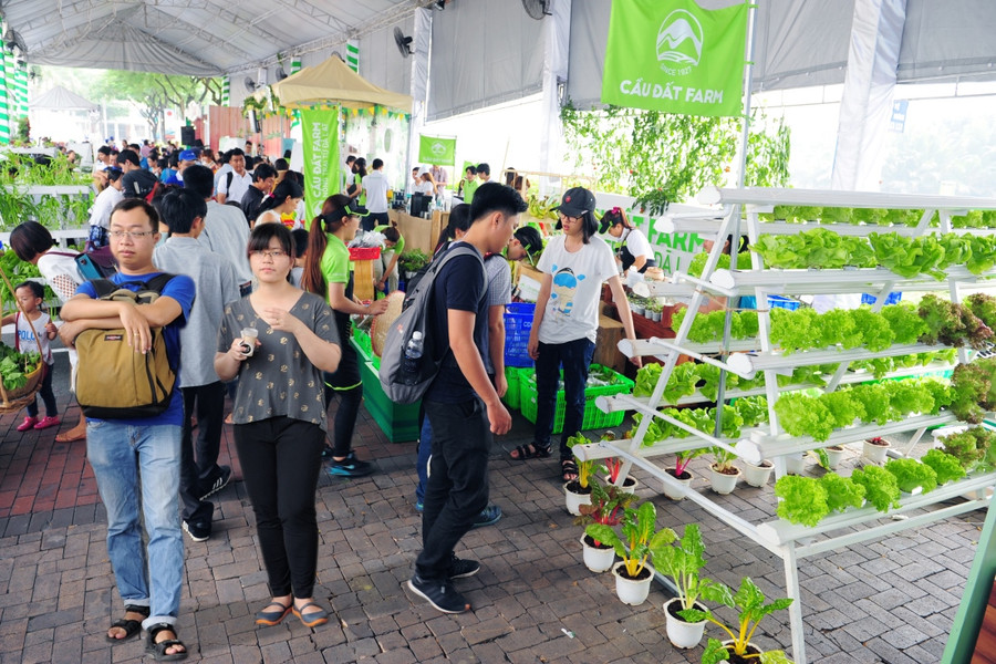 Ngày hội nông trại xanh Phú Mỹ Hưng lần 1 – 2016 đã thu hút hơn 10.000 lượt người đến tham quan, mua sắm, vui chơi..