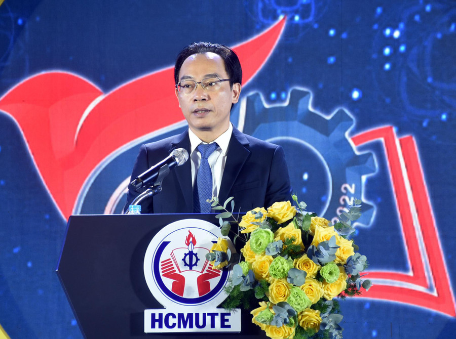 Thứ trưởng Bộ GD&ĐT Hoàng Minh Sơn phát biểu tại sự kiện. Thứ trưởng Bộ GD&ĐT Hoàng Minh Sơn phát biểu tại sự kiện.