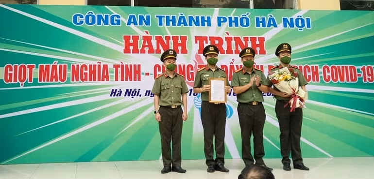 Công an thành phố Hà Nội thành lập câu lạc bộ Phản ứng nhanh hiến máu tình nguyện.