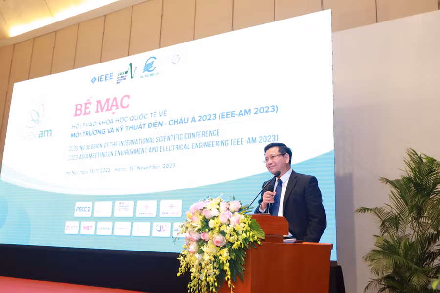 PGS.TS Đinh Văn Châu, Quyền Hiệu trưởng Trường Đại học Điện lực phát biểu.