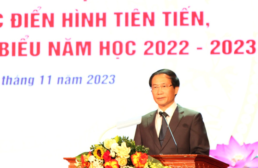 Ông Phạm Ngọc Anh - Trưởng Phòng GD&ĐT quận Cầu Giấy phát biểu khai mạc buổi lễ. Ông Phạm Ngọc Anh - Trưởng Phòng GD&ĐT quận Cầu Giấy phát biểu khai mạc buổi lễ.