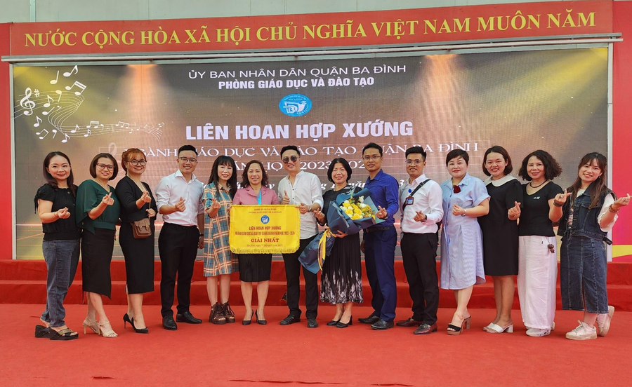 Đơn vị đạt giải Nhất liên hoan hợp xướng ngành Giáo dục Ba Đình. Đơn vị đạt giải Nhất liên hoan hợp xướng ngành Giáo dục Ba Đình.