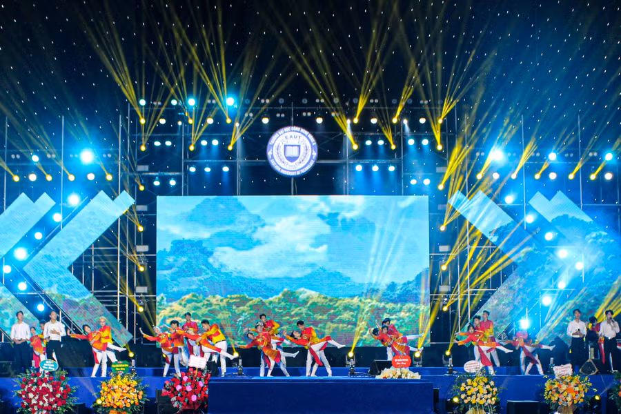 Văn nghệ chào mừng kỷ niệm 15 năm thành lập và khai giảng năm học mới 2023 - 2024.