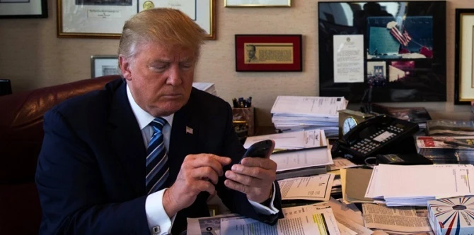 Donald Trump phải bỏ chiếc smartphone Samsung đang dùng