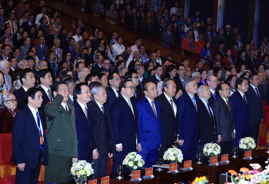 Thủ tướng Nguyễn Xuân Phúc cùng các đồng chí lãnh đạo, nguyên lãnh đạo Đảng, Nhà nước dự lễ kỷ niệm. Thủ tướng Nguyễn Xuân Phúc cùng các đồng chí lãnh đạo, nguyên lãnh đạo Đảng, Nhà nước dự lễ kỷ niệm.