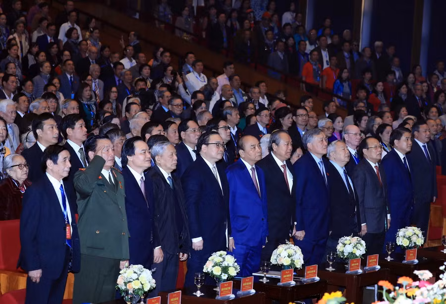 Thủ tướng Nguyễn Xuân Phúc cùng các đồng chí lãnh đạo, nguyên lãnh đạo Đảng, Nhà nước dự lễ kỷ niệm.