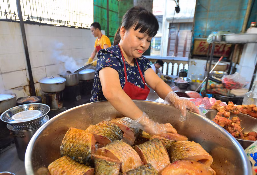 Món cá kho phố cổ của văn hóa “ba sáu phố phường”