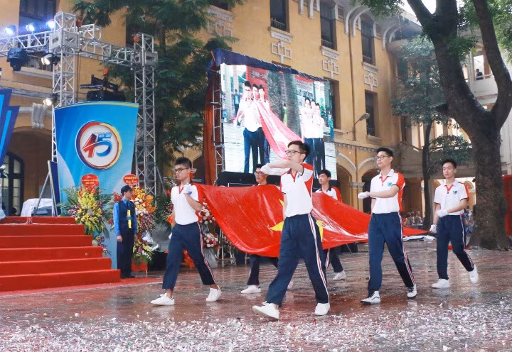 Xây dựng ngôi trường kỉ cương nghiêm, chất lượng thực, hiệu quả cao