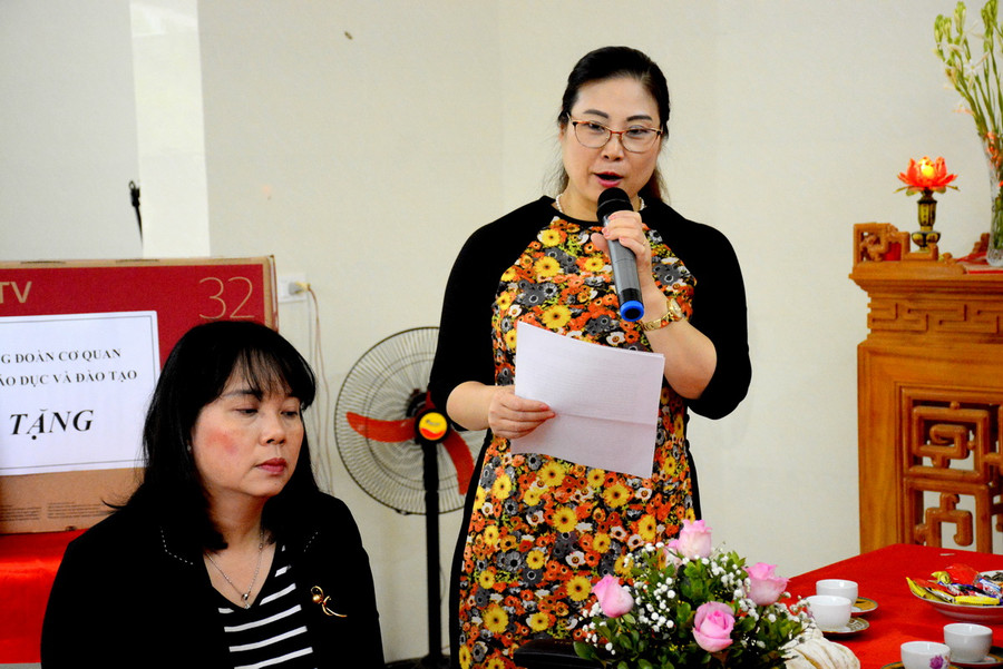 Bà Trịnh Hoài Thu - Chủ tịch Công đoàn Cơ quan Bộ GD&ĐT - phát biểu