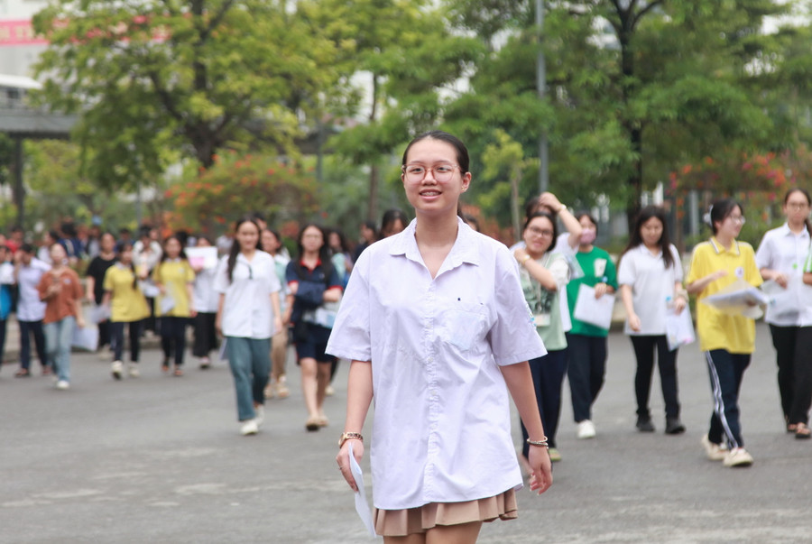 Đa số thí sinh đều cho biết đã làm bài thi tốt, hứa hẹn điểm cao. Đa số thí sinh đều cho biết đã làm bài thi tốt, hứa hẹn điểm cao.